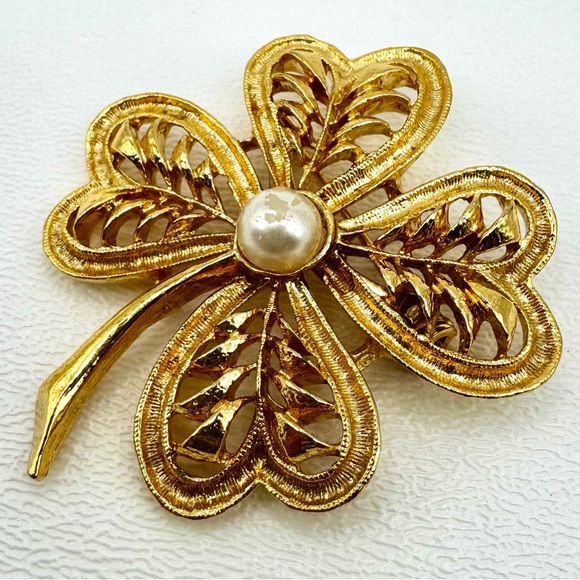 🟢 5/$20 VTG Gerry’s Gold 4-Leaf Clover Brooch Pearl SIGNED Pin Boho Four Leaf - Picture 3 of 13